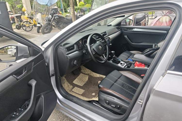 Used Skoda Superb 2016 TSI280 DSG Innovation Edition Driver Seat