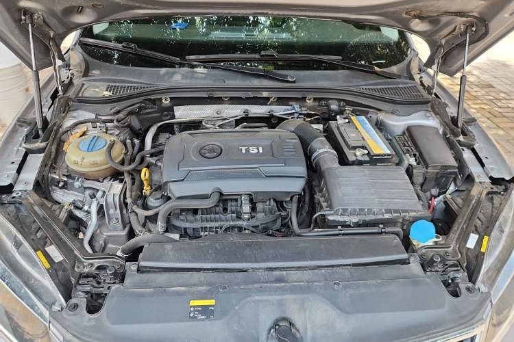 Used Skoda Superb 2016 TSI330 DSG Innovation Edition Engine Bay