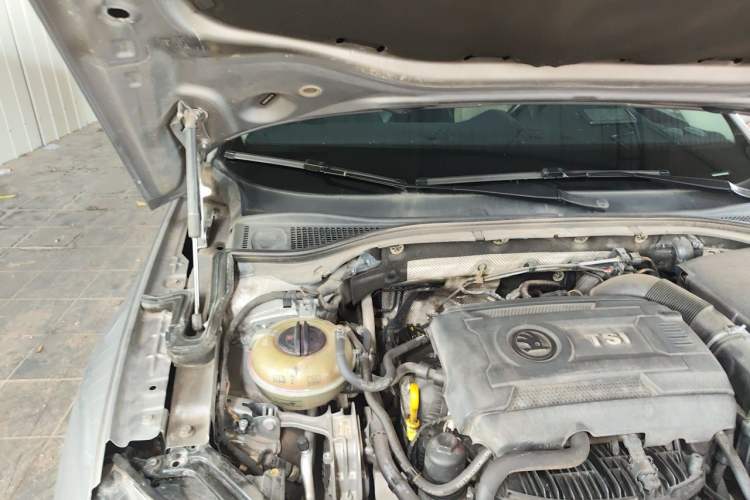Used Skoda Superb 2016 TSI330 DSG Innovation Edition Engine Bay Right