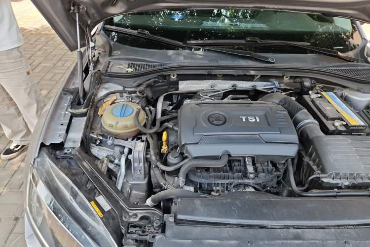 Used Skoda Superb 2016 TSI330 DSG Innovation Edition Engine Bay Right