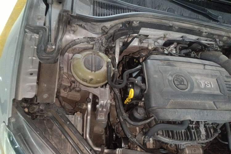 Used Skoda Superb 2016 TSI330 DSG Innovation Edition Engine Bay Right