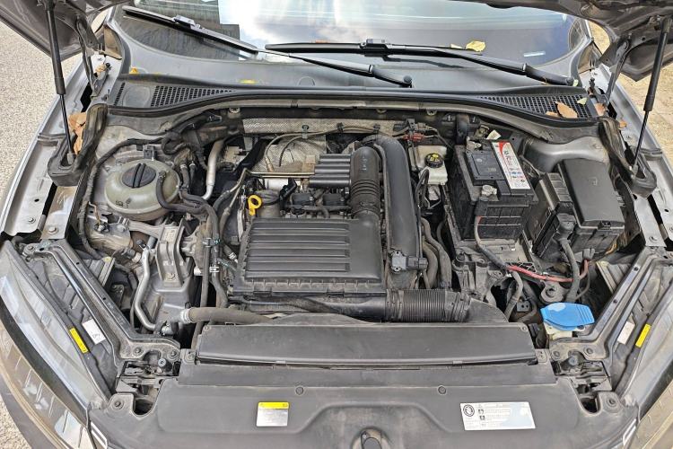 Used Skoda Superb 2016 TSI280 Manual Front-Drive Version Engine Bay