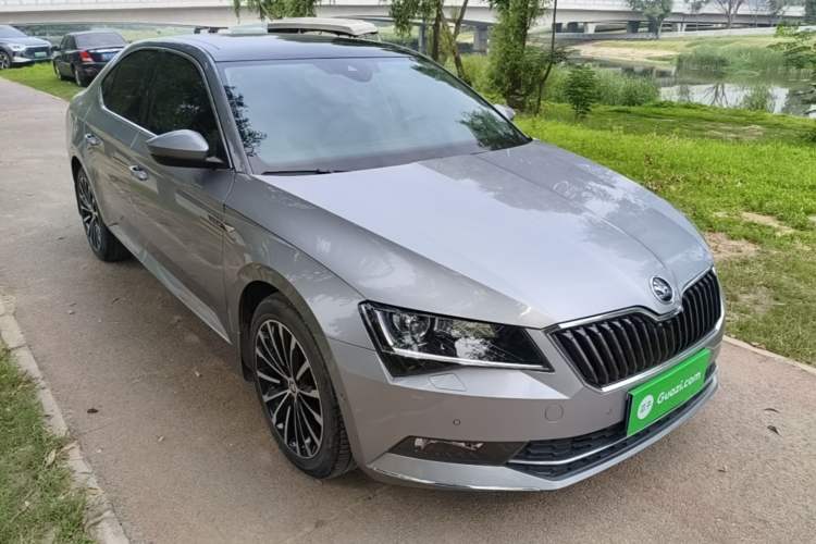 Used Skoda Superb 2016 TSI330 DSG Smart Drive Edition Exterior 1