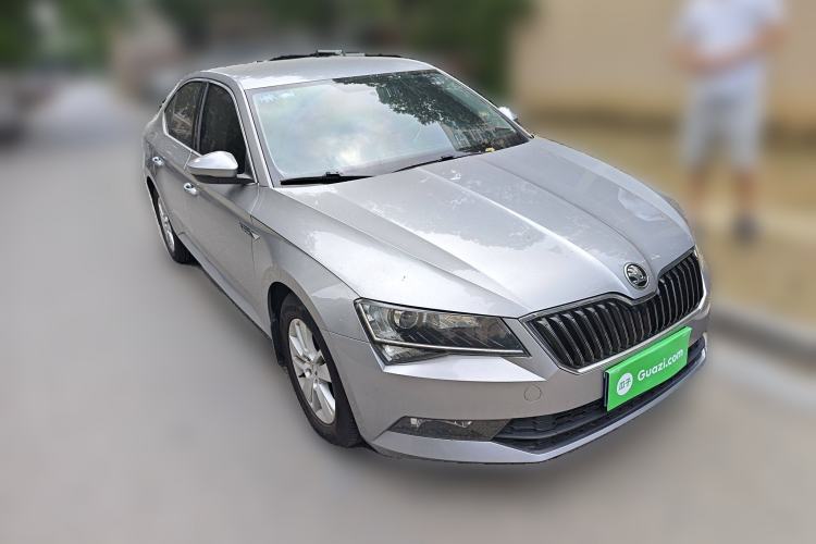 Used Skoda Superb 2016 TSI280 Manual Front-Drive Version Exterior 2