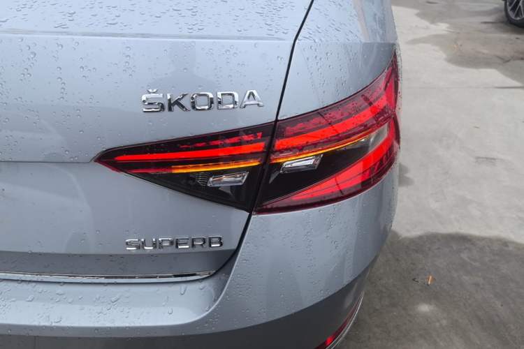 Used Skoda Superb 2016 TSI330 DSG Smart Drive Edition Exterior 3