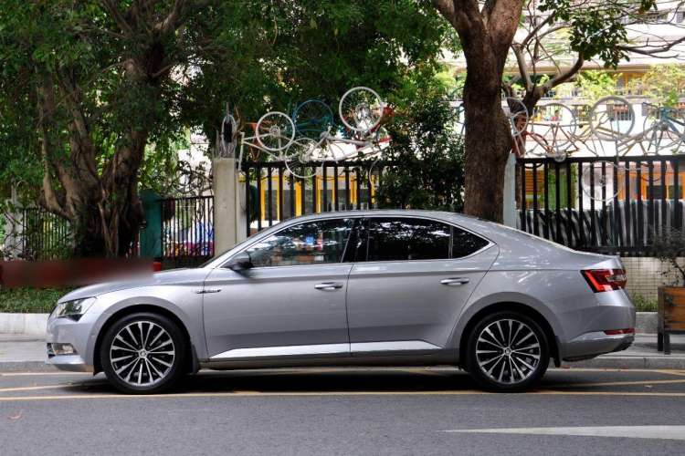Used Skoda Superb 2016 TSI330 DSG Smart Drive Edition Exterior 3