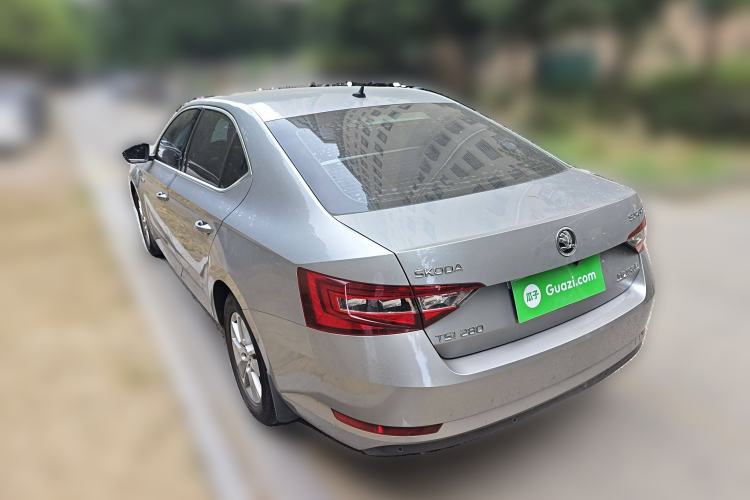 Used Skoda Superb 2016 TSI280 Manual Front-Drive Version Exterior 3