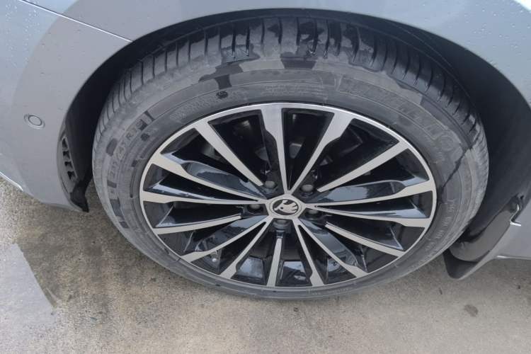 Used Skoda Superb 2016 TSI330 DSG Smart Drive Edition Exterior 4