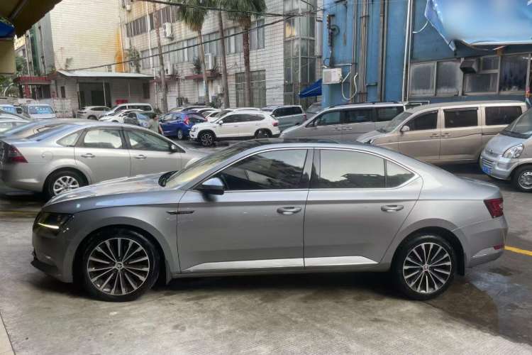 Used Skoda Superb 2016 TSI330 DSG Smart Drive Edition Exterior 4