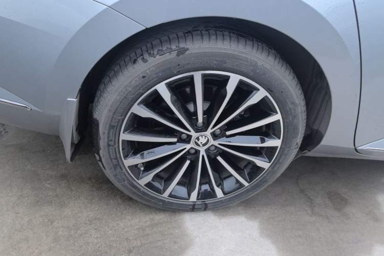 Used Skoda Superb 2016 TSI330 DSG Smart Drive Edition Exterior 5