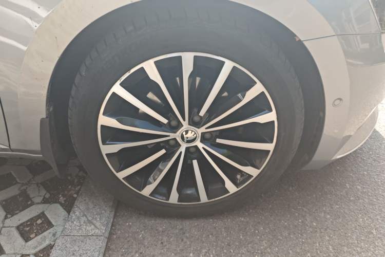 Used Skoda Superb 2016 TSI330 DSG Smart Drive Edition Exterior 7