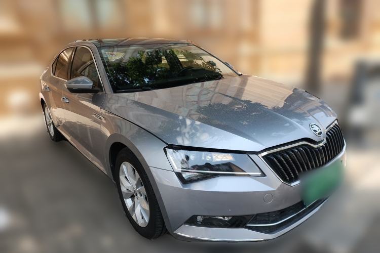 Used Skoda Superb 2016 TSI330 DSG Innovation Edition Front Right 45 Deg