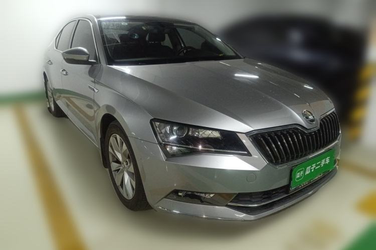 Used Skoda Superb 2016 TSI330 DSG Innovation Edition Front Right 45 Deg