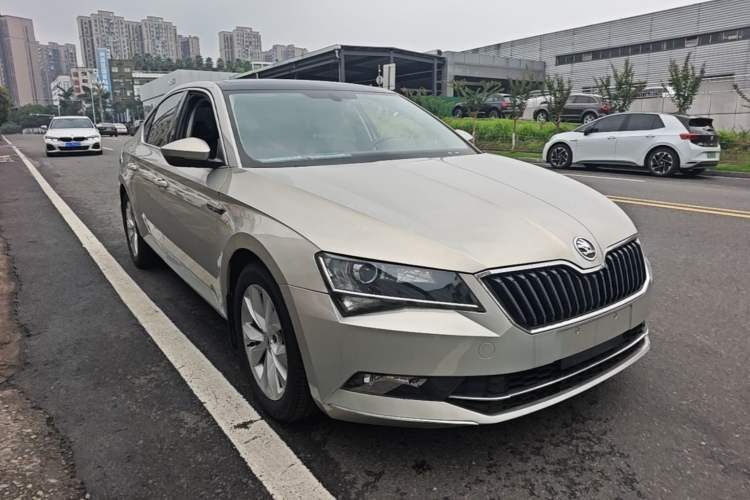 Used Skoda Superb 2016 TSI280 DSG Innovation Edition Front Right 45 Deg