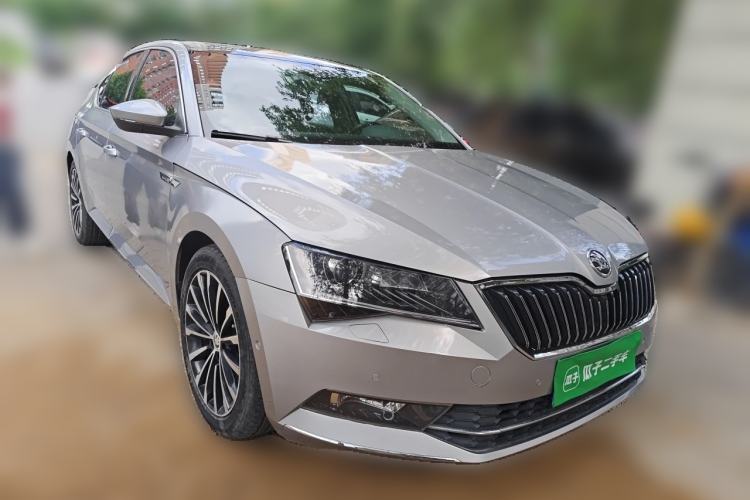 Used Skoda Superb 2016 TSI330 DSG Smart Drive Edition Front Right 45 Deg