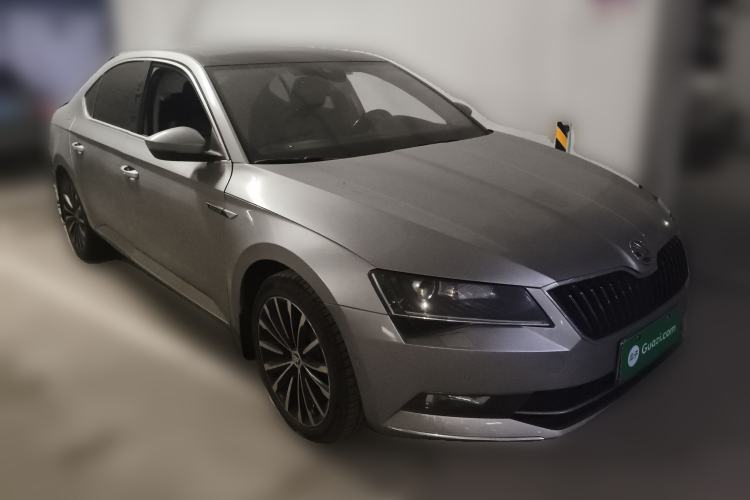 Used Skoda Superb 2016 TSI330 DSG Smart Drive Edition Front Right 45 Deg