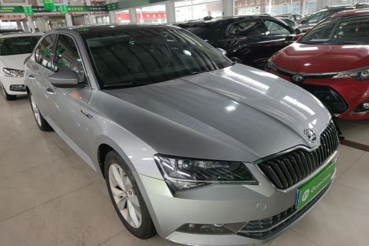 Used Skoda Superb 2016 TSI330 DSG Innovation Edition Front Right 45 Deg