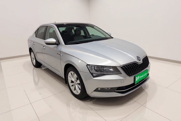 Used Skoda Superb 2016 TSI330 DSG Innovation Edition Front Right 45 Deg