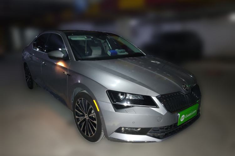Used Skoda Superb 2016 Facelifted TSI380 DSG Prestige Edition Front Right 45 Deg