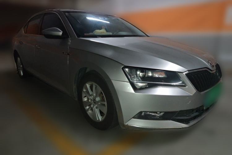 Used Skoda Superb 2016 TSI280 DSG Advanced Edition Front Right 45 Deg