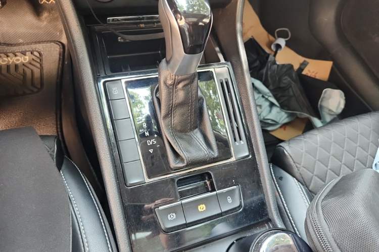 Used Skoda Superb 2016 TSI330 DSG Innovation Edition Gear Lever