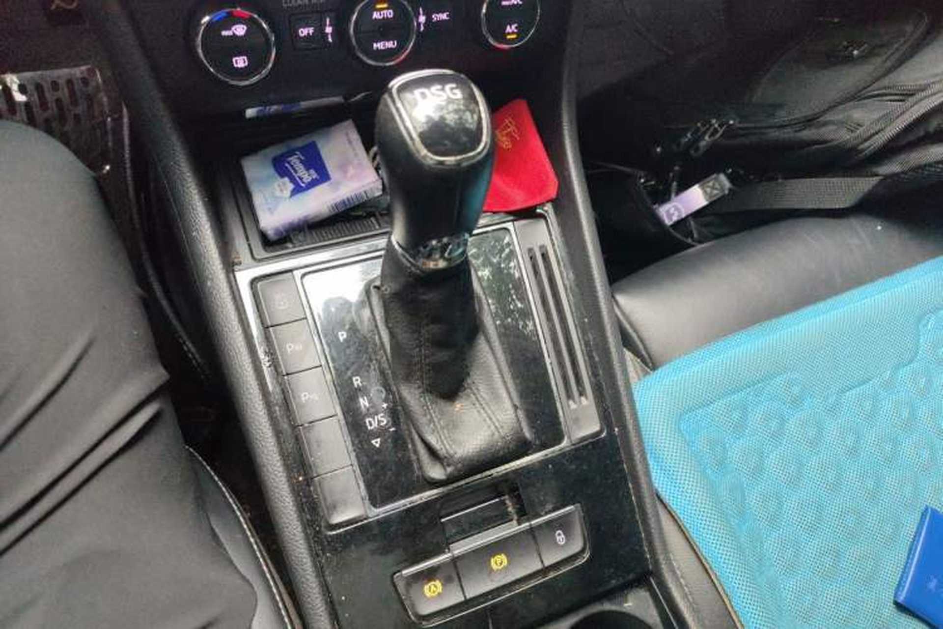 Used Skoda Superb 2016 TSI330 DSG Smart Drive Edition Gear Lever