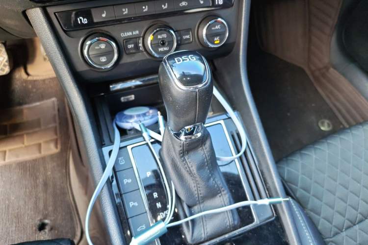 Used Skoda Superb 2016 TSI280 DSG Innovation Edition Gear Lever