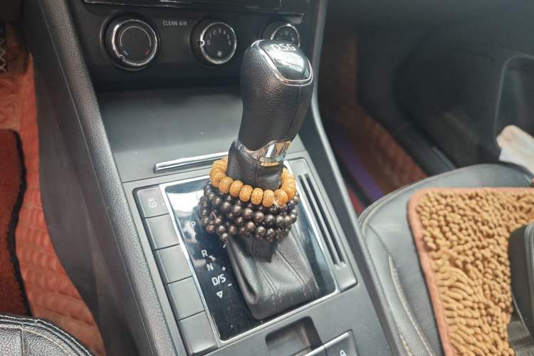 Used Skoda Superb 2016 TSI280 DSG Advanced Edition Gear Lever