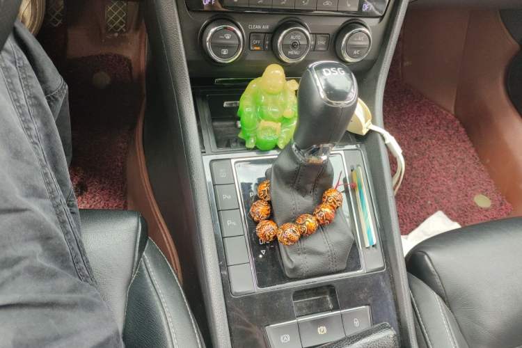 Used Skoda Superb 2016 TSI330 DSG Smart Drive Edition Gear Lever
