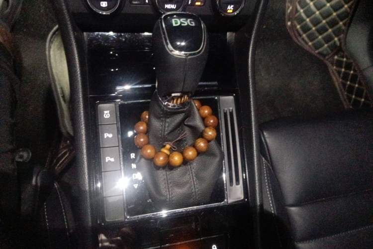 Used Skoda Superb 2016 TSI330 DSG Smart Drive Edition Gear Lever