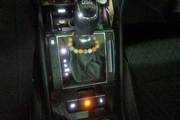 Used Skoda Superb 2016 TSI330 DSG Innovation Edition Gear Lever