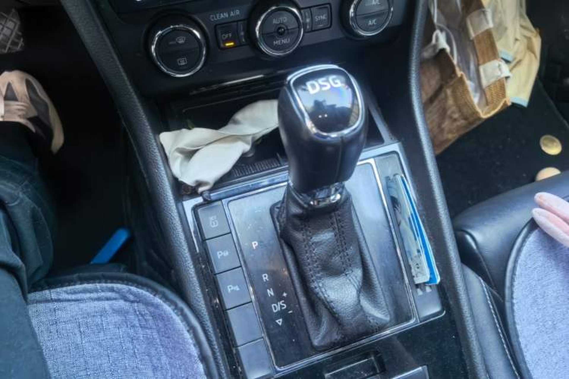 Used Skoda Superb 2016 TSI330 DSG Smart Drive Edition Gear Lever
