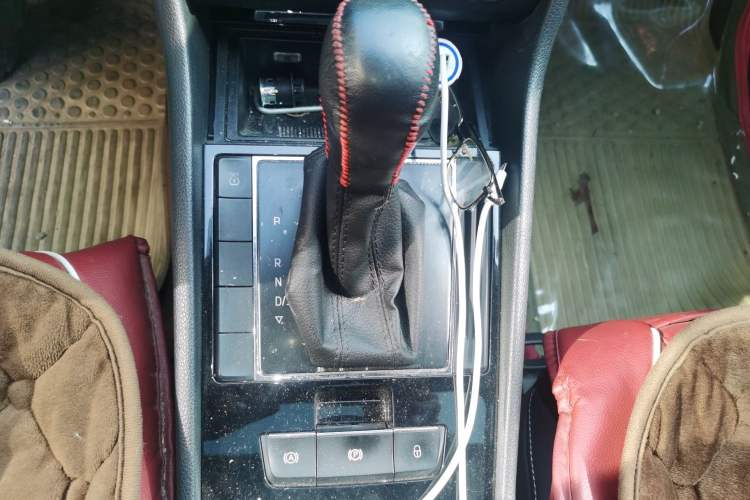 Used Skoda Superb 2016 TSI280 DSG Innovation Edition Gear Lever