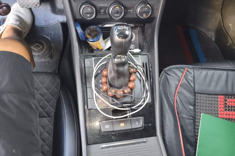 Used Skoda Superb 2016 TSI330 DSG Innovation Edition Gear Lever