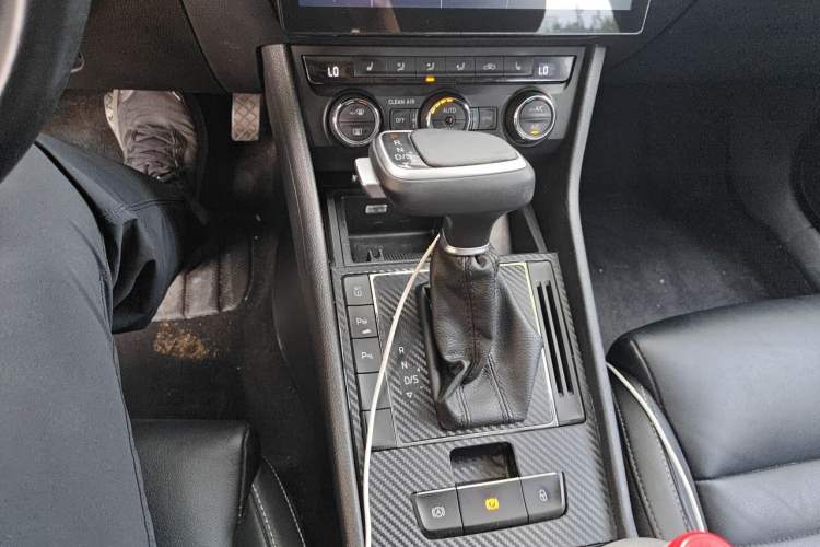 Used Skoda Superb 2016 TSI330 DSG Smart Drive Edition Gear Lever