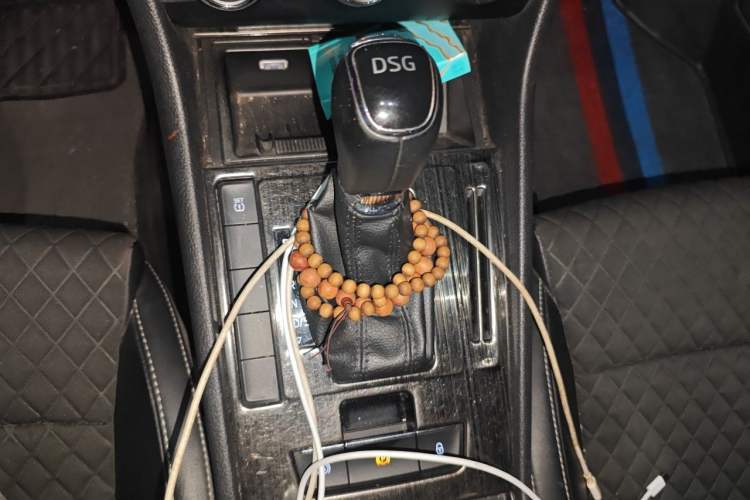 Used Skoda Superb 2016 TSI280 DSG Innovation Edition Gear Lever