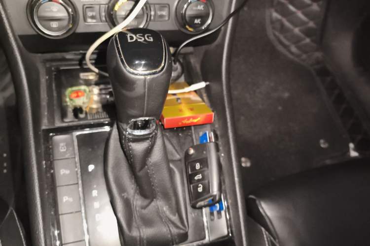 Used Skoda Superb 2016 TSI330 DSG Smart Drive Edition Gear Lever