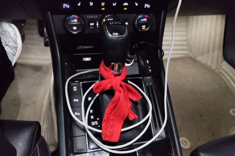 Used Skoda Superb 2016 TSI330 DSG Smart Drive Edition Gear Lever