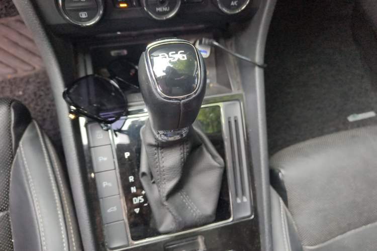 Used Skoda Superb 2016 TSI380 DSG Prestige Edition Gear Lever