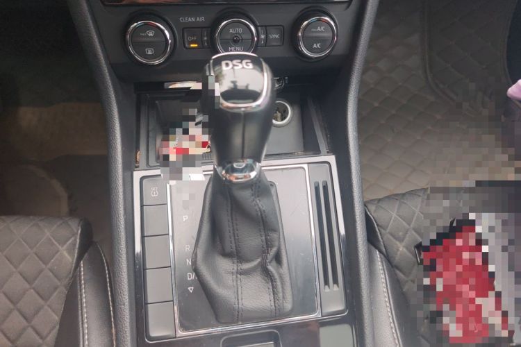 Used Skoda Superb 2016 TSI280 DSG Innovation Edition Gear Lever