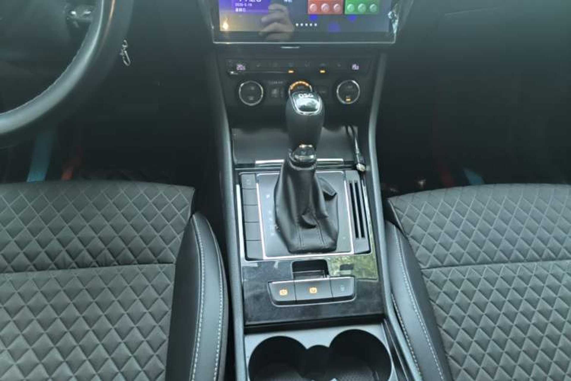 Used Skoda Superb 2016 TSI280 DSG Innovation Edition Gear Lever