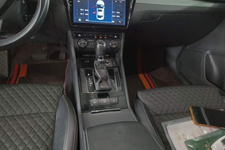 Used Skoda Superb 2016 TSI330 DSG Innovation Edition Gear Lever