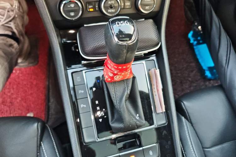 Used Skoda Superb 2016 TSI330 DSG Smart Drive Edition Gear Lever