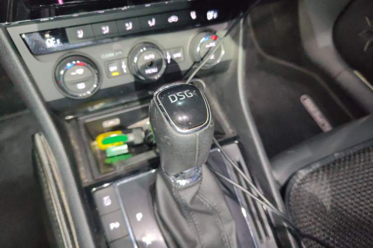 Used Skoda Superb 2016 Facelifted TSI380 DSG Prestige Edition Gear Lever