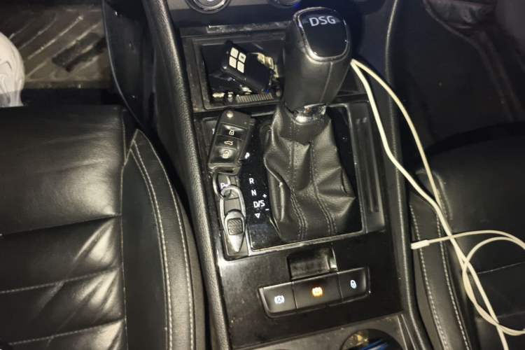 Used Skoda Superb 2016 TSI330 DSG Smart Drive Edition Gear Lever
