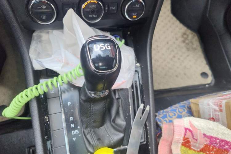 Used Skoda Superb 2016 TSI280 DSG Innovation Edition Gear Lever