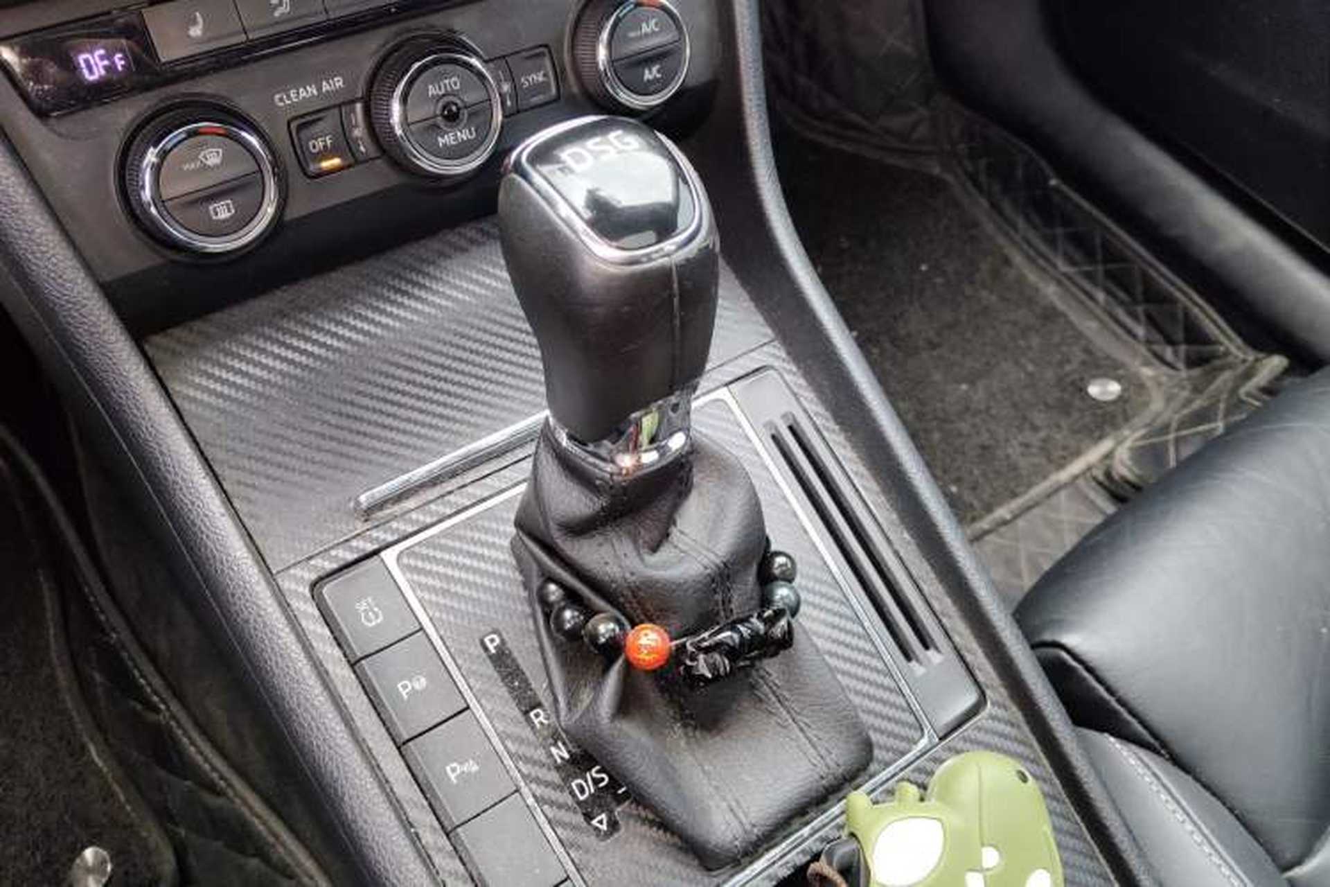 Used Skoda Superb 2016 TSI330 DSG Smart Drive Edition Gear Lever