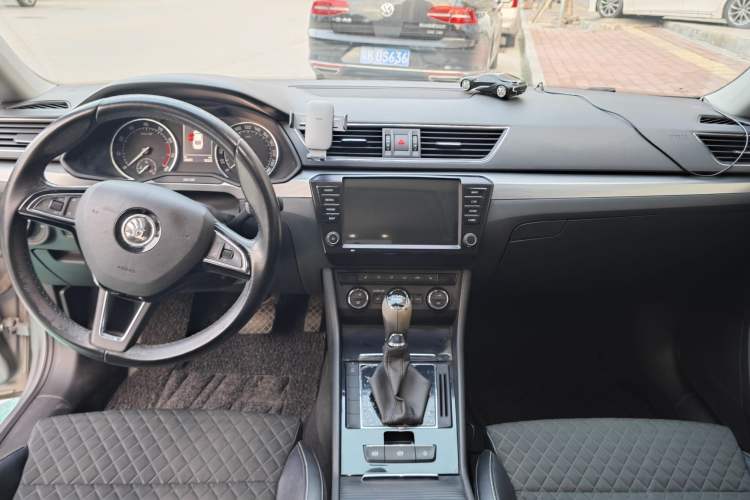 Used Skoda Superb 2016 TSI280 DSG Innovation Edition Interior 1