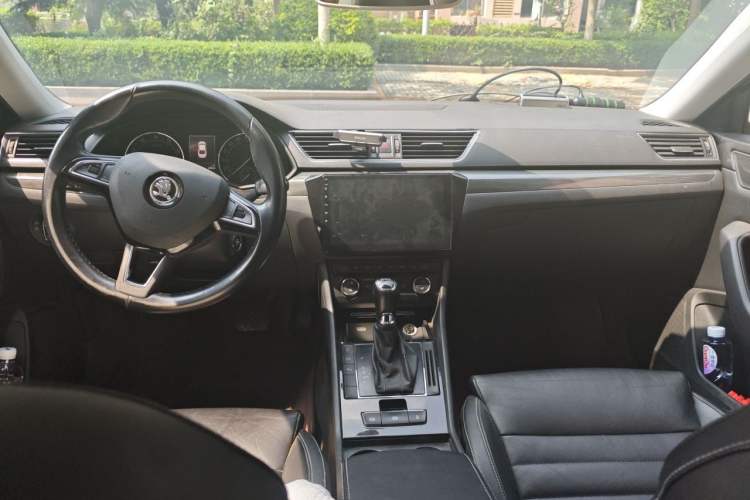 Used Skoda Superb 2016 TSI330 DSG Smart Drive Edition Interior 2