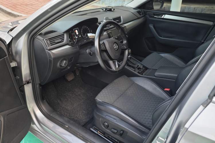 Used Skoda Superb 2016 TSI280 DSG Innovation Edition Interior 2